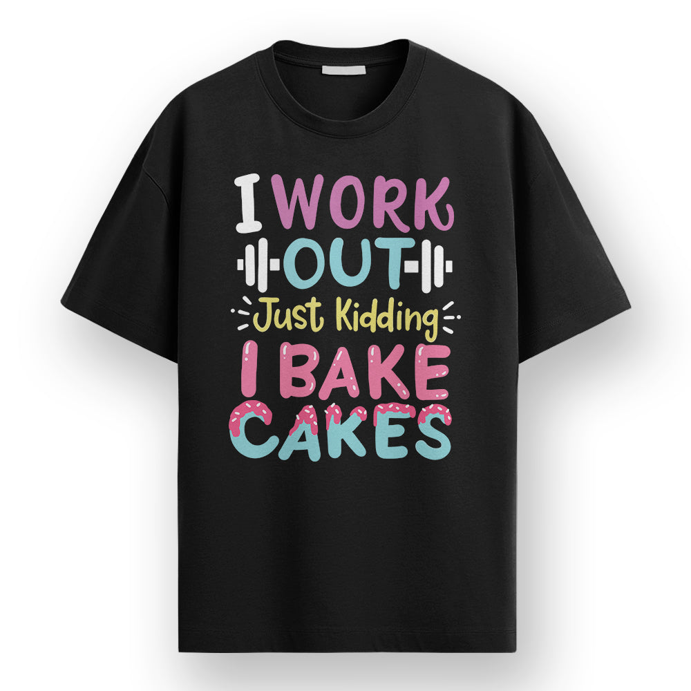 I Bake Cakes- Black Baking Round Neck Tshirt